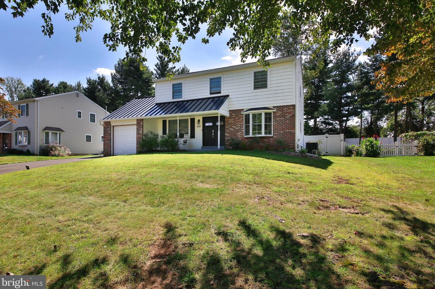 687 Woodlyn Dr, Langhorne, PA 19053-1926