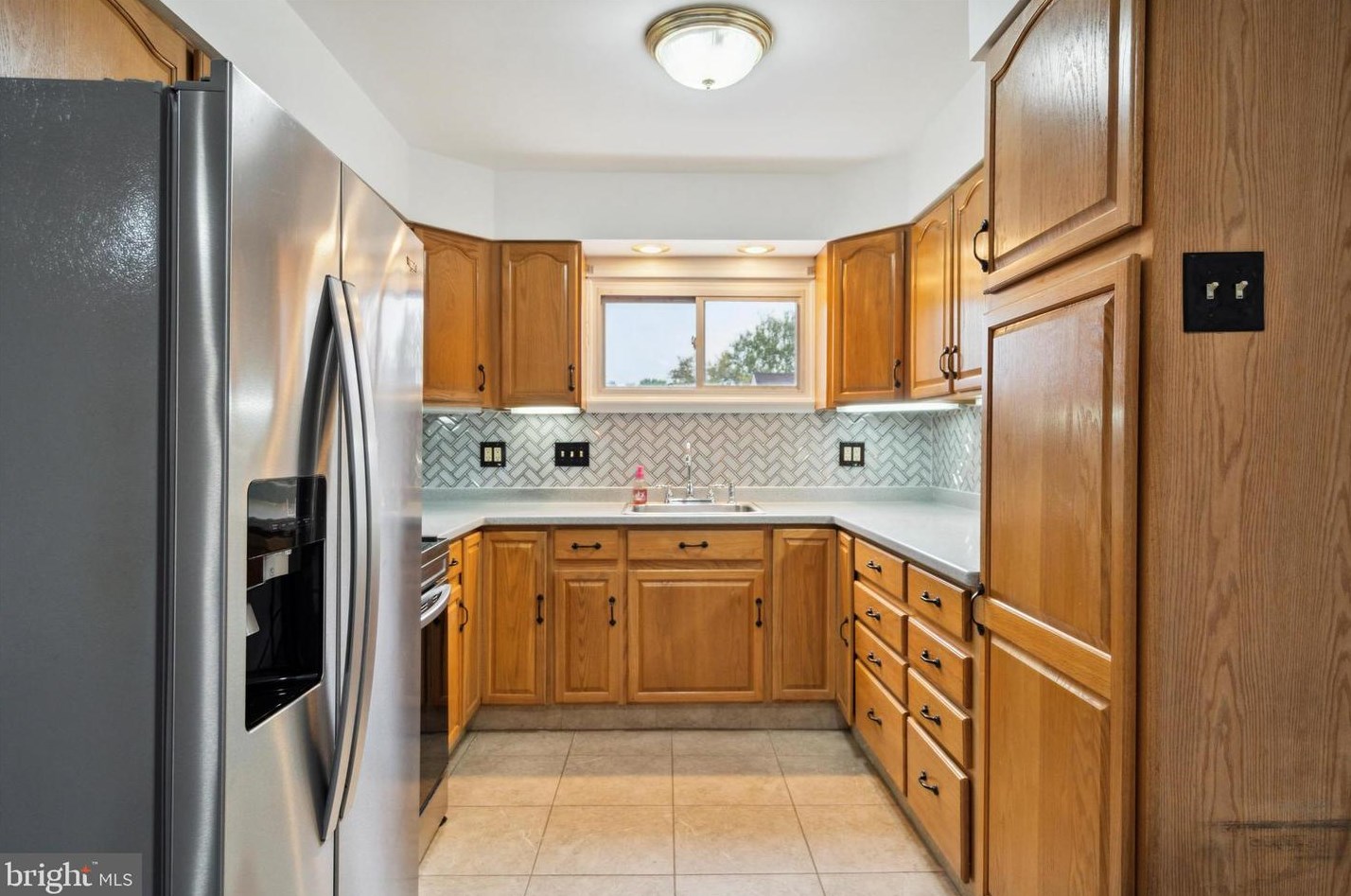 5 Indian Red Rd, Levittown, PA 19057-2317