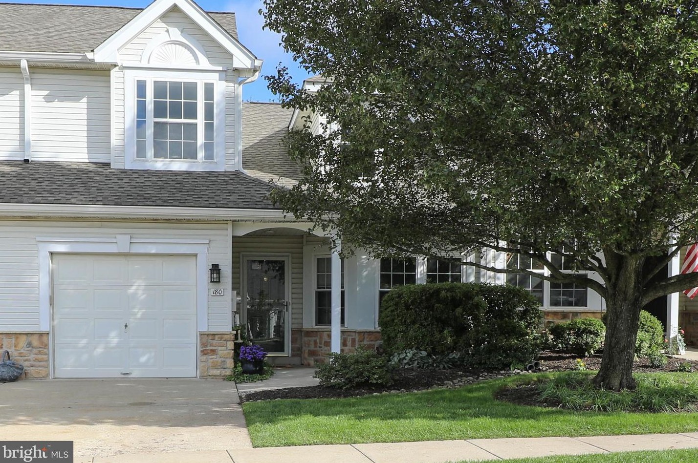 180 Progress Dr, Gardenville, PA