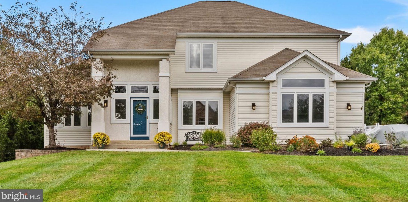 204 Creekside Dr, New Hope, PA 18938-9541