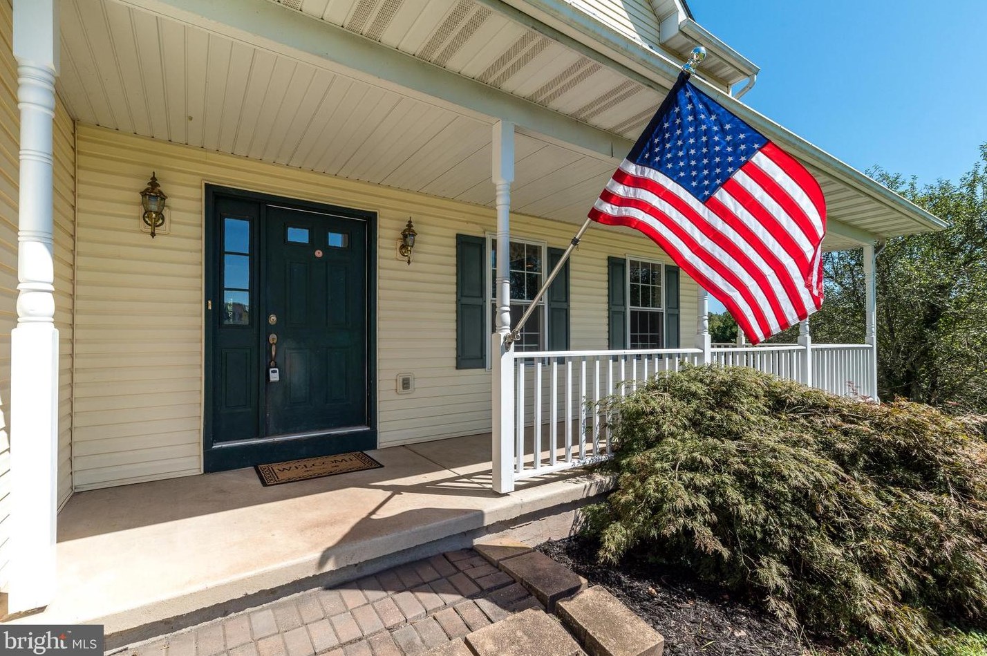 35 Steeple Dr, Kintnersville PA  18930-1652 exterior