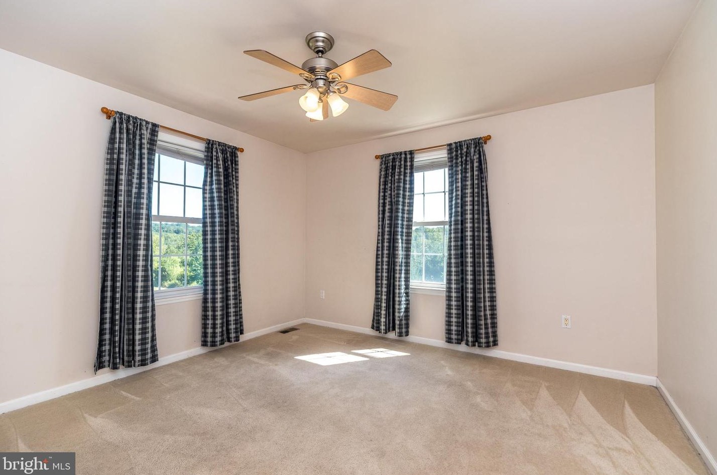 35 Steeple Dr, Kintnersville PA  18930-1652 exterior