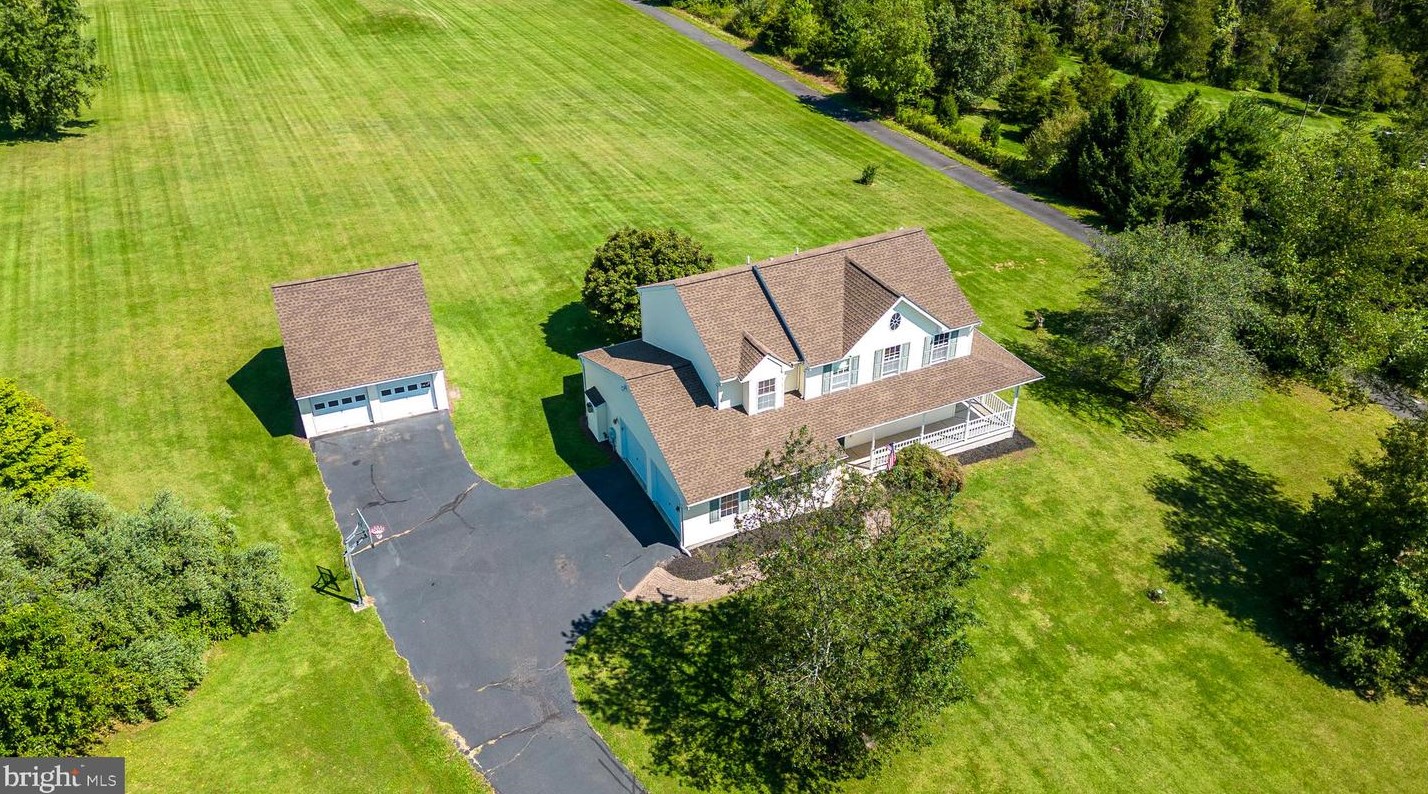 35 Steeple Dr, Kintnersville PA  18930-1652 exterior