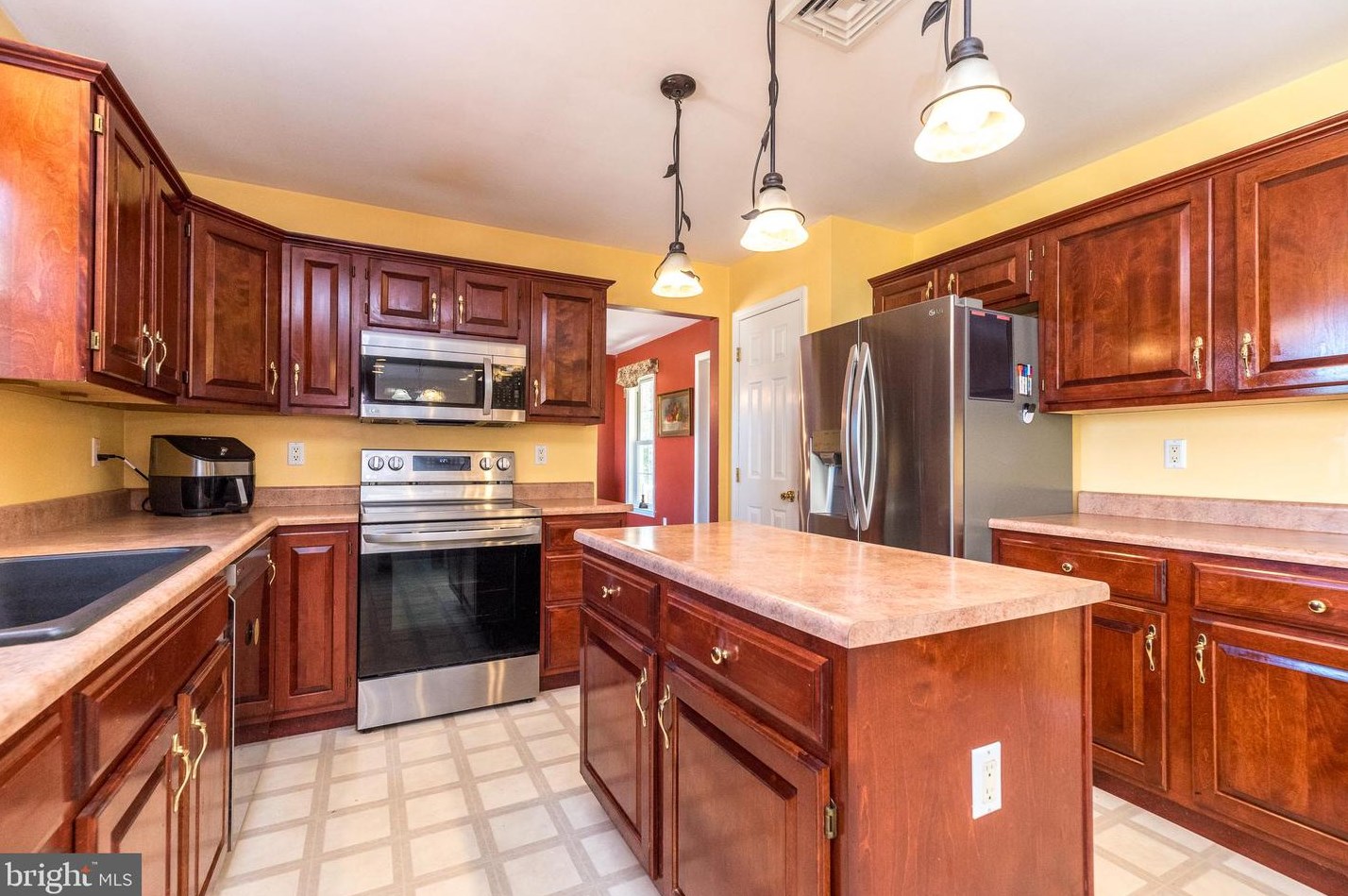 35 Steeple Dr, Kintnersville PA  18930-1652 exterior