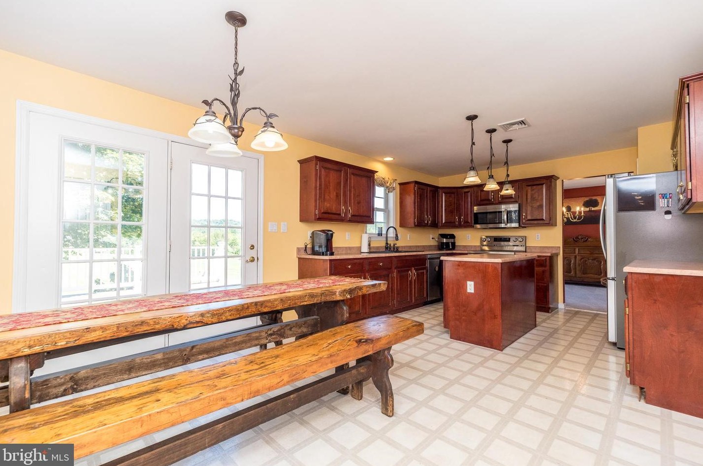 35 Steeple Dr, Kintnersville PA  18930-1652 exterior
