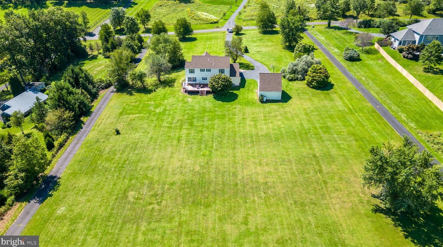 35 Steeple Dr, Kintnersville PA  18930-1652 exterior