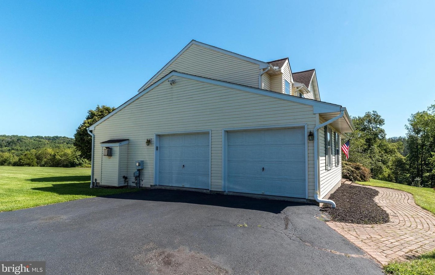 35 Steeple Dr, Kintnersville PA  18930-1652 exterior