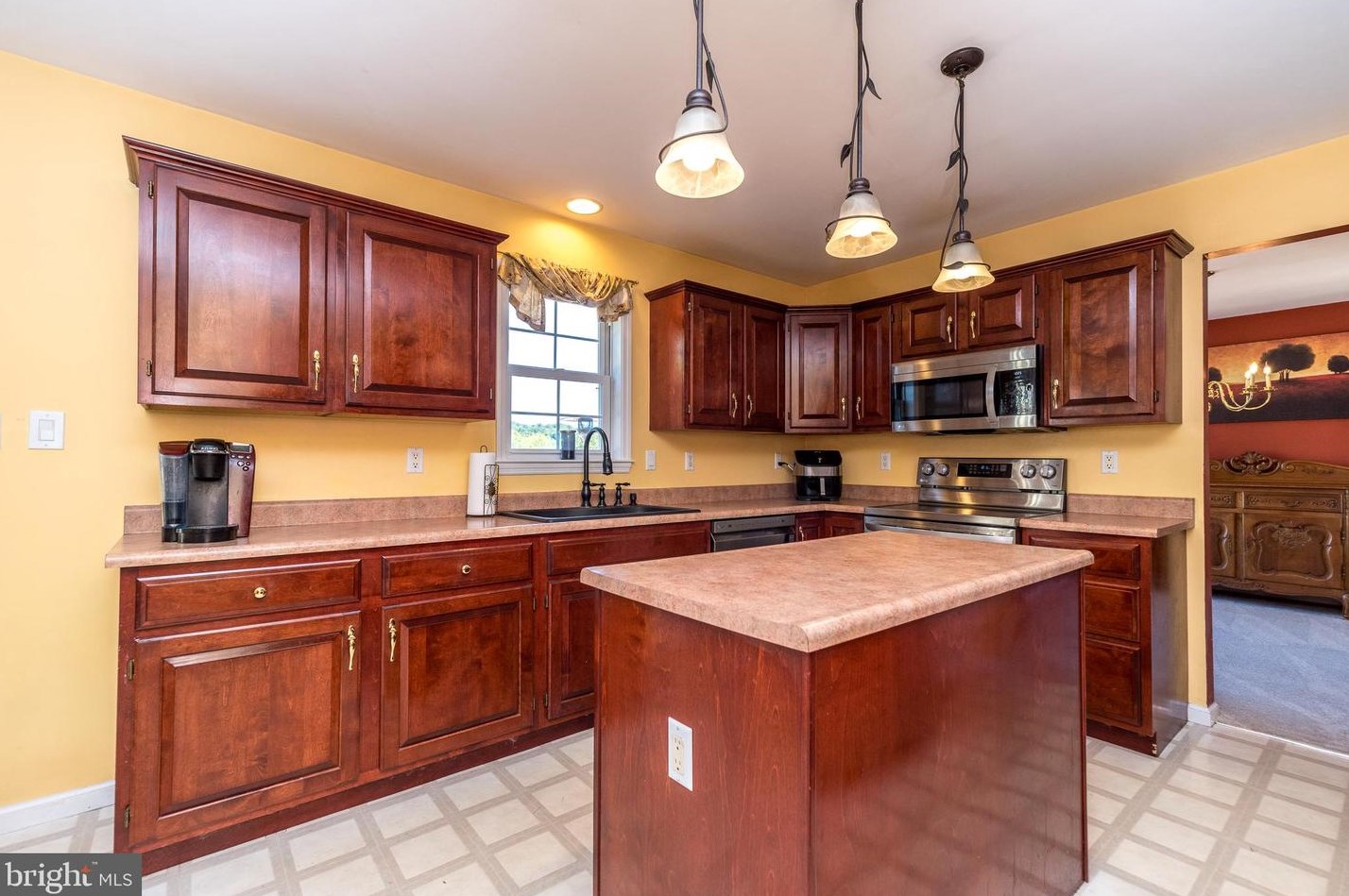 35 Steeple Dr, Kintnersville PA  18930-1652 exterior