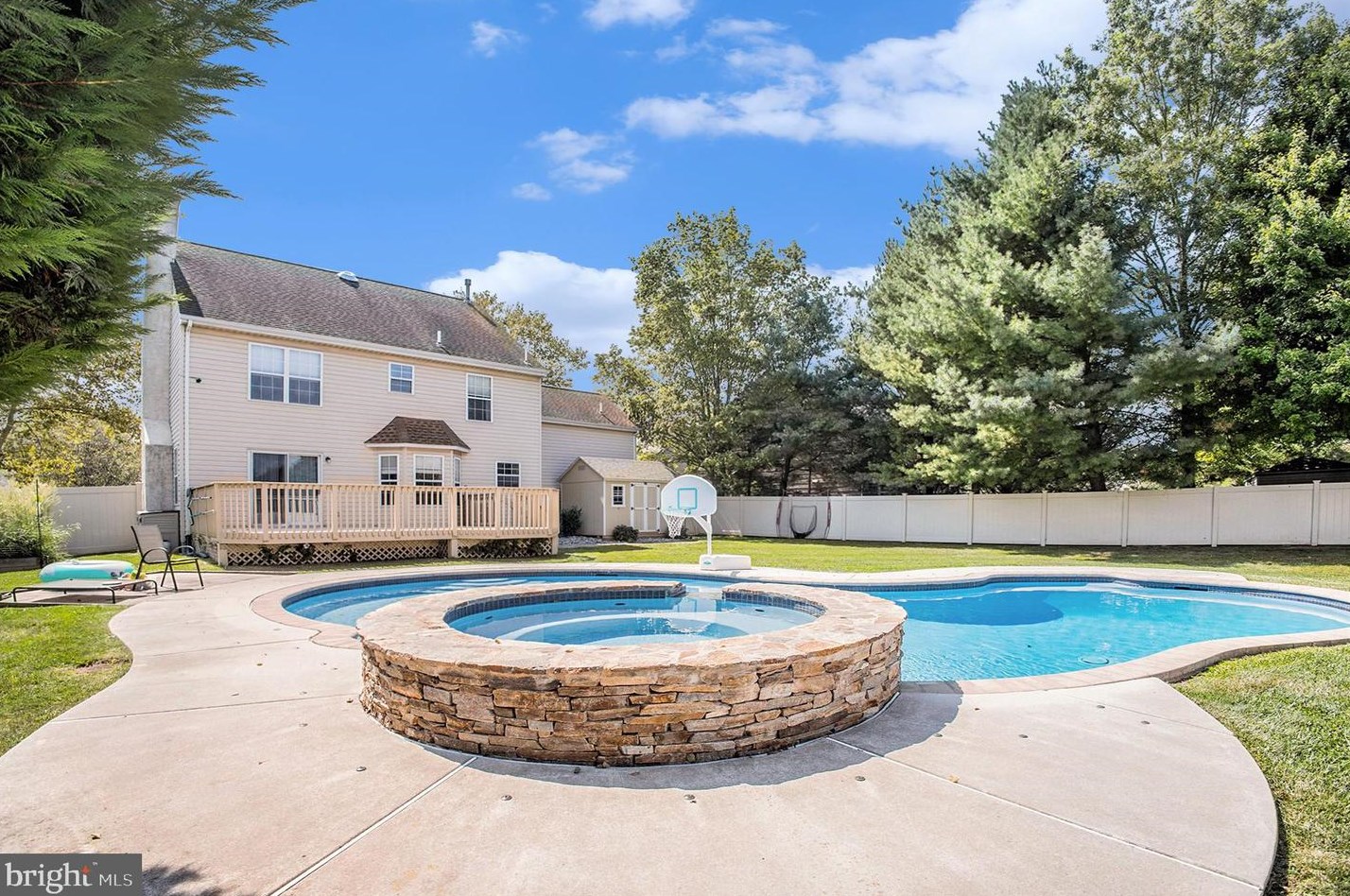 3901 Daystar Dr, Gardenville, PA