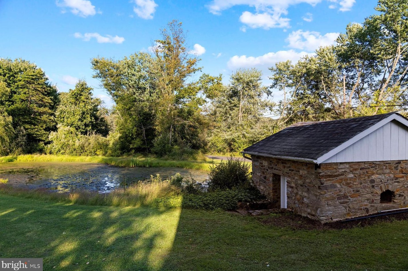 7014 Sladek Rd, New Hope, PA 18938-9717