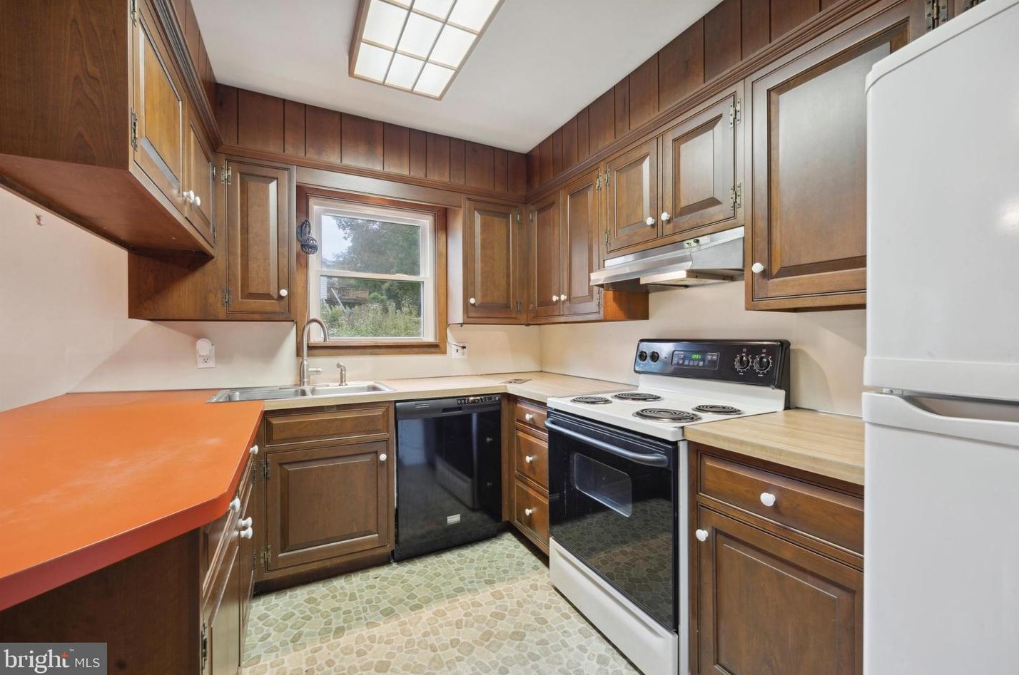 766 Skunk Hollow Rd, Chalfont, PA 18914-1534