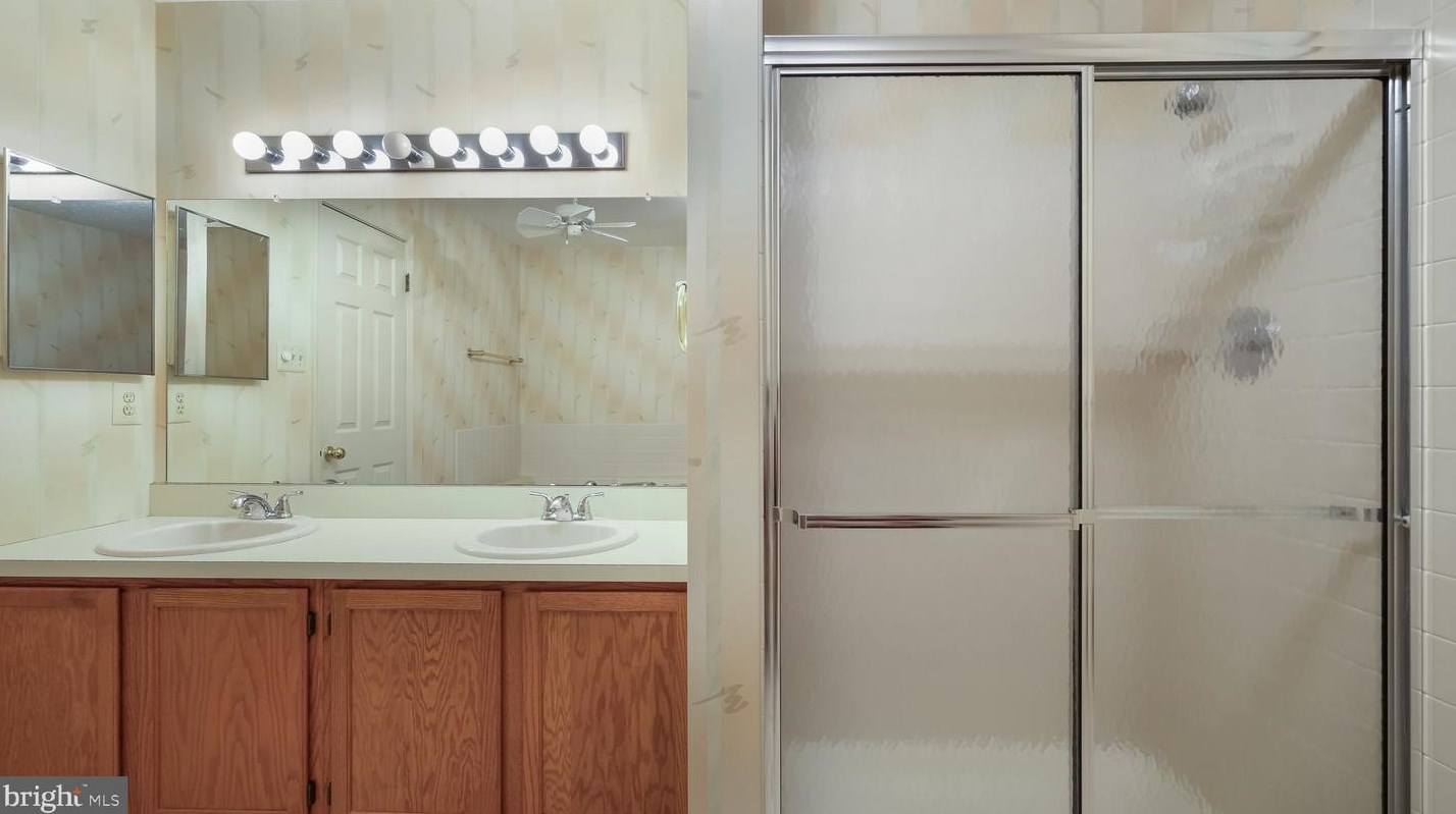 21 Kanon Ct, Upper Makefield PA 18940-1861 exterior