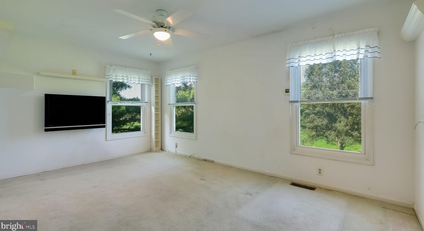 21 Kanon Ct, Upper Makefield PA 18940-1861 exterior