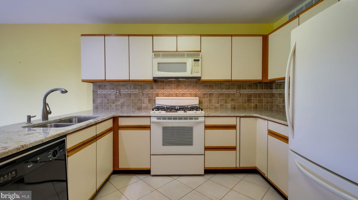 21 Kanon Ct, Upper Makefield PA 18940-1861 exterior