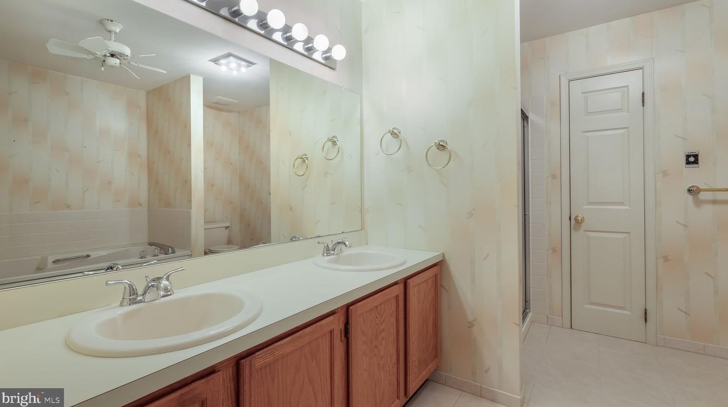 21 Kanon Ct, Upper Makefield PA 18940-1861 exterior