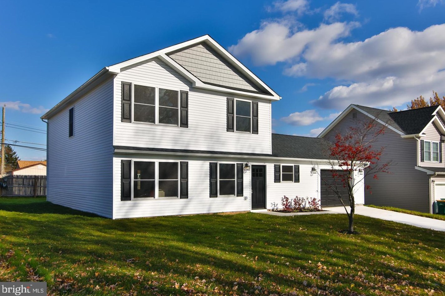 36 Meadow Ln, Levittown, PA 19054-2016
