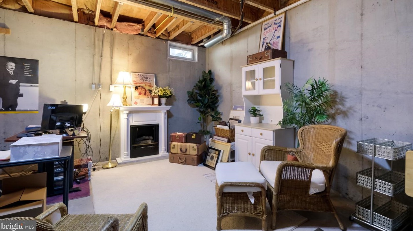 49 Wellington Rd, Upper Makefield PA 18940-3714 exterior