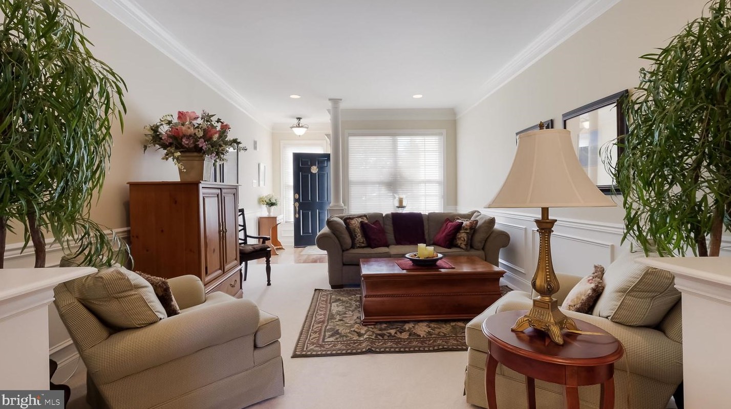 49 Wellington Rd, Upper Makefield PA 18940-3714 exterior