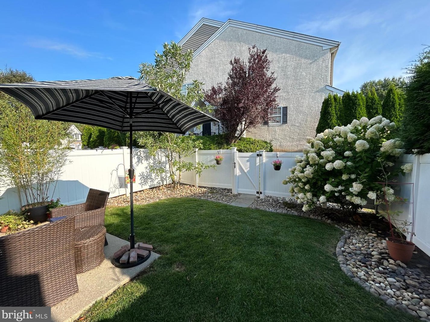 49 Wellington Rd, Upper Makefield PA 18940-3714 exterior