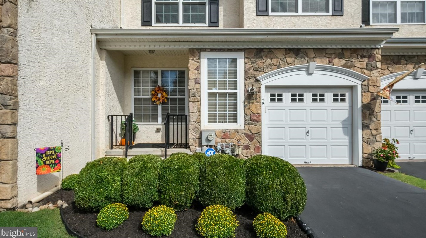 49 Wellington Rd, Upper Makefield PA  18940-2413 exterior