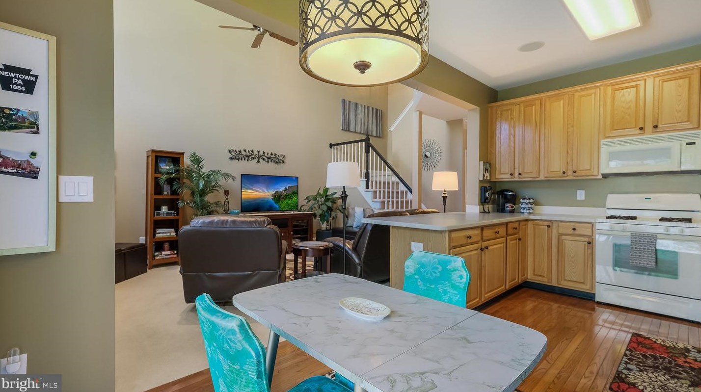 49 Wellington Rd, Upper Makefield PA 18940-3714 exterior