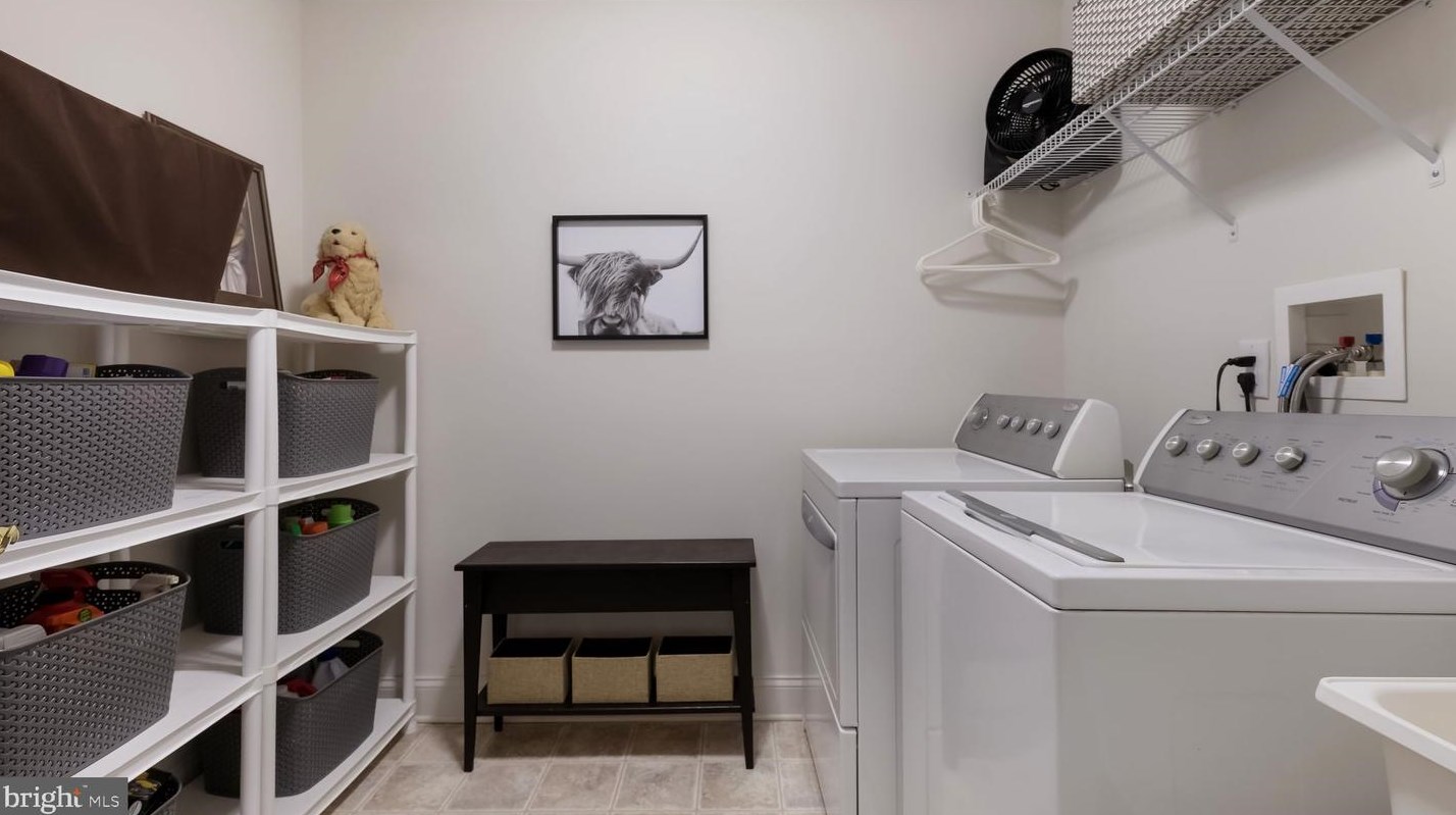 49 Wellington Rd, Upper Makefield PA 18940-3714 exterior