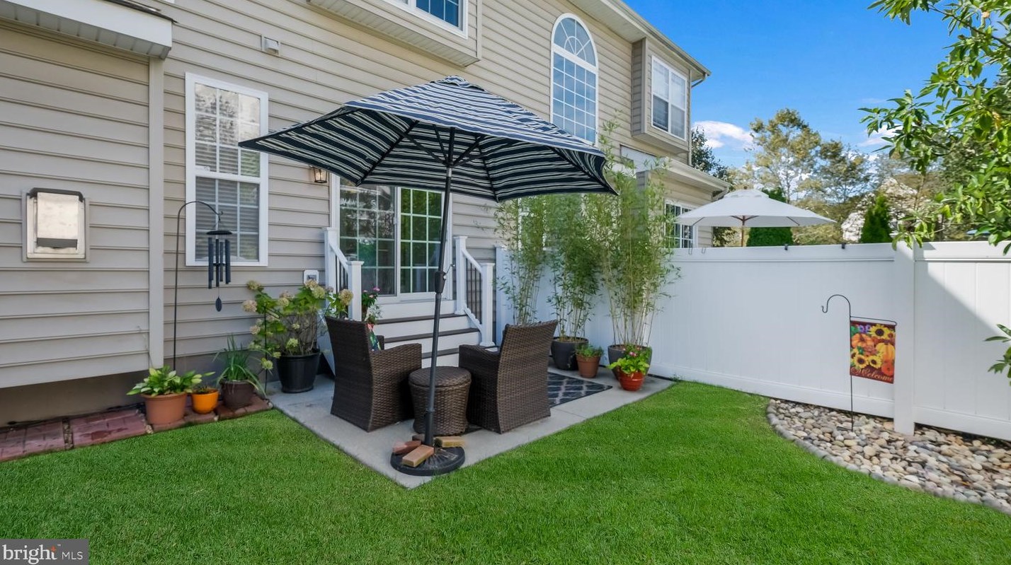 49 Wellington Rd, Upper Makefield PA 18940-3714 exterior