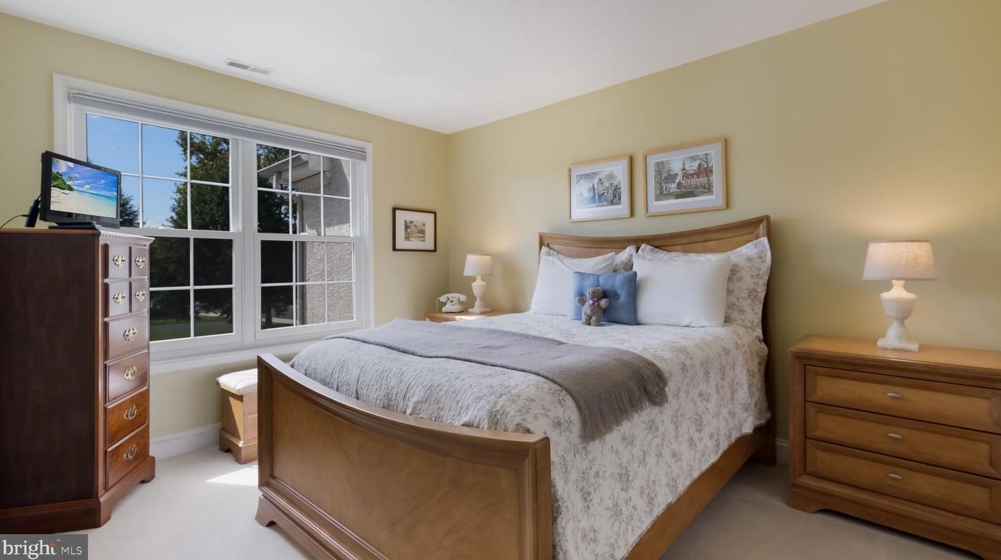 49 Wellington Rd, Upper Makefield PA 18940-3714 exterior