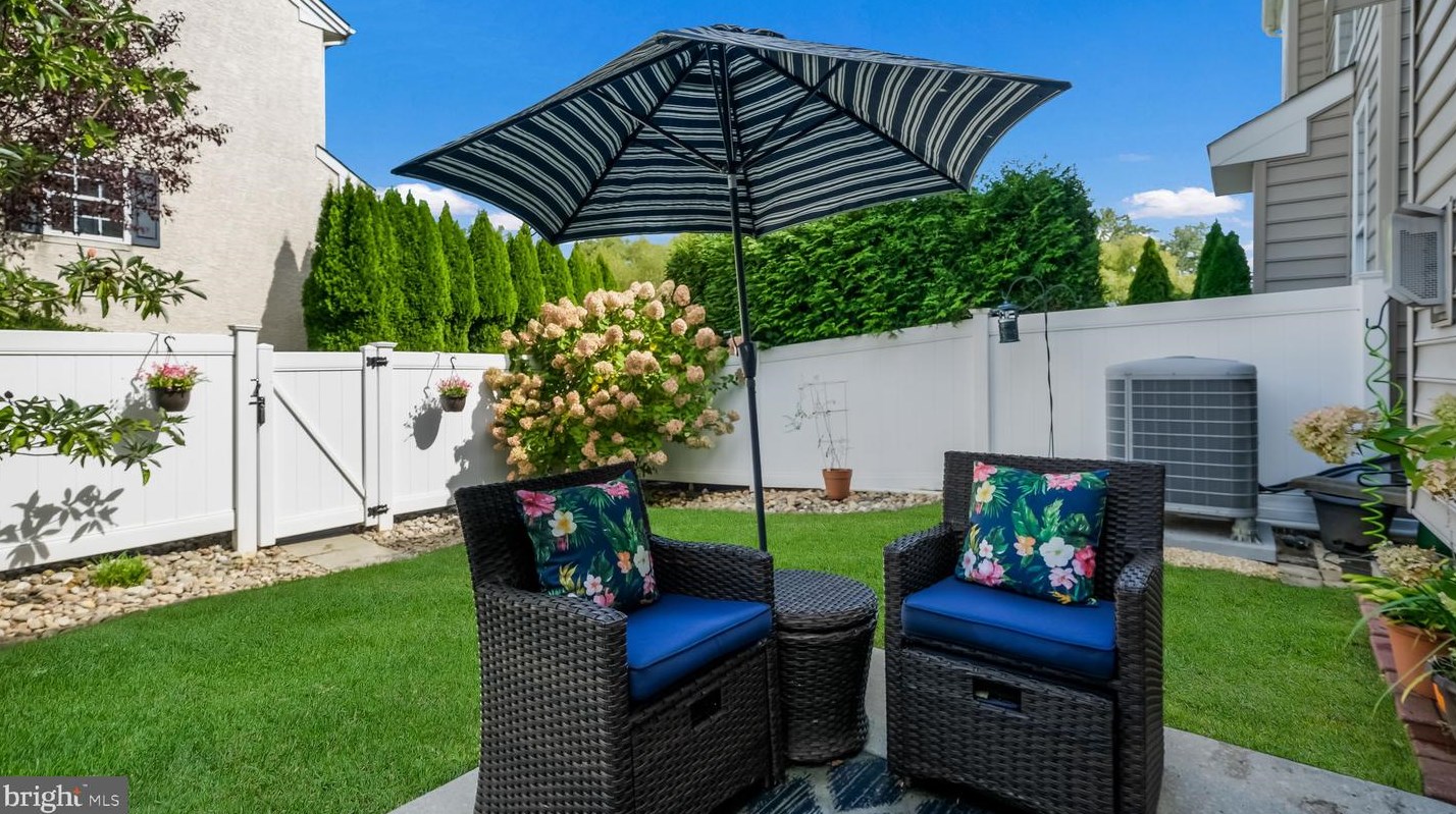 49 Wellington Rd, Upper Makefield PA 18940-3714 exterior