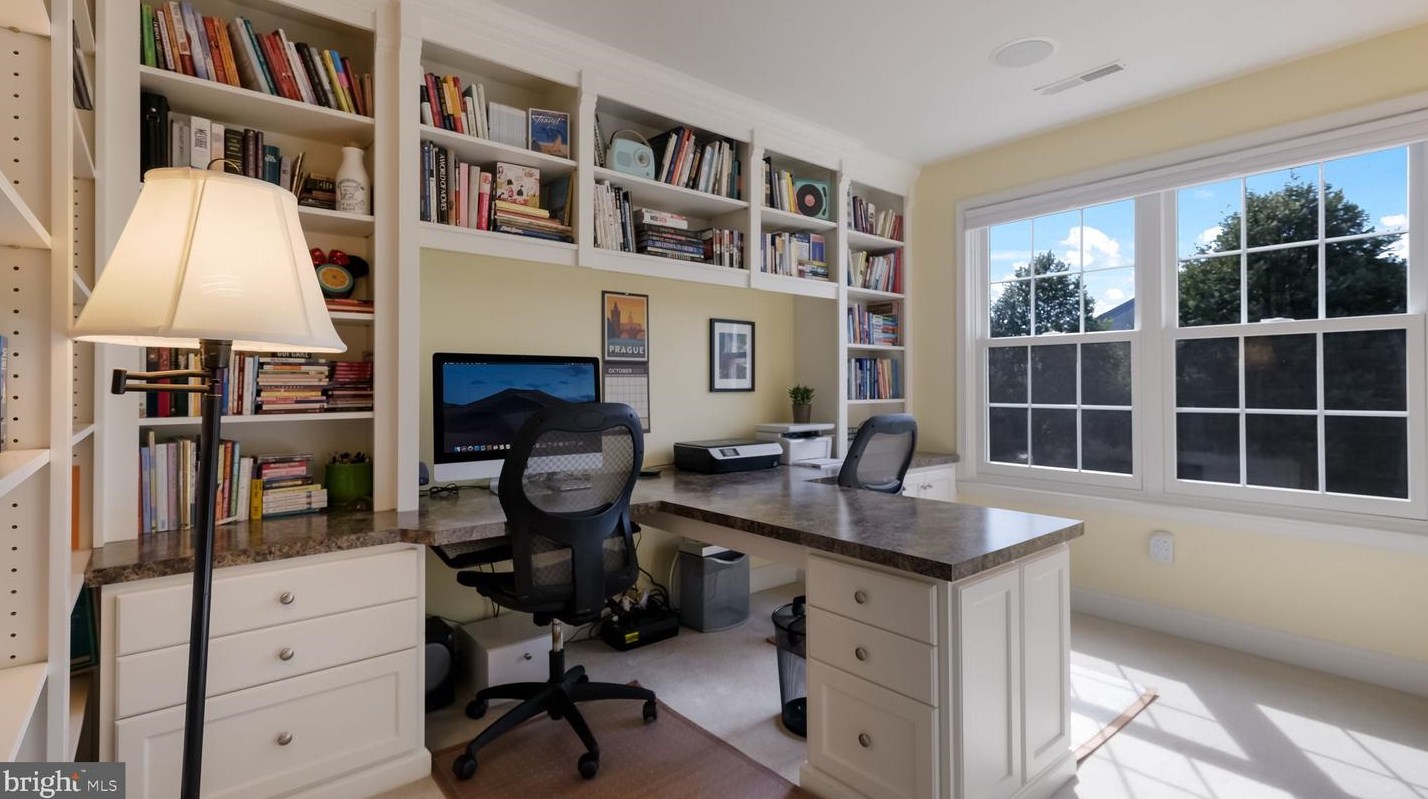 49 Wellington Rd, Upper Makefield PA 18940-3714 exterior