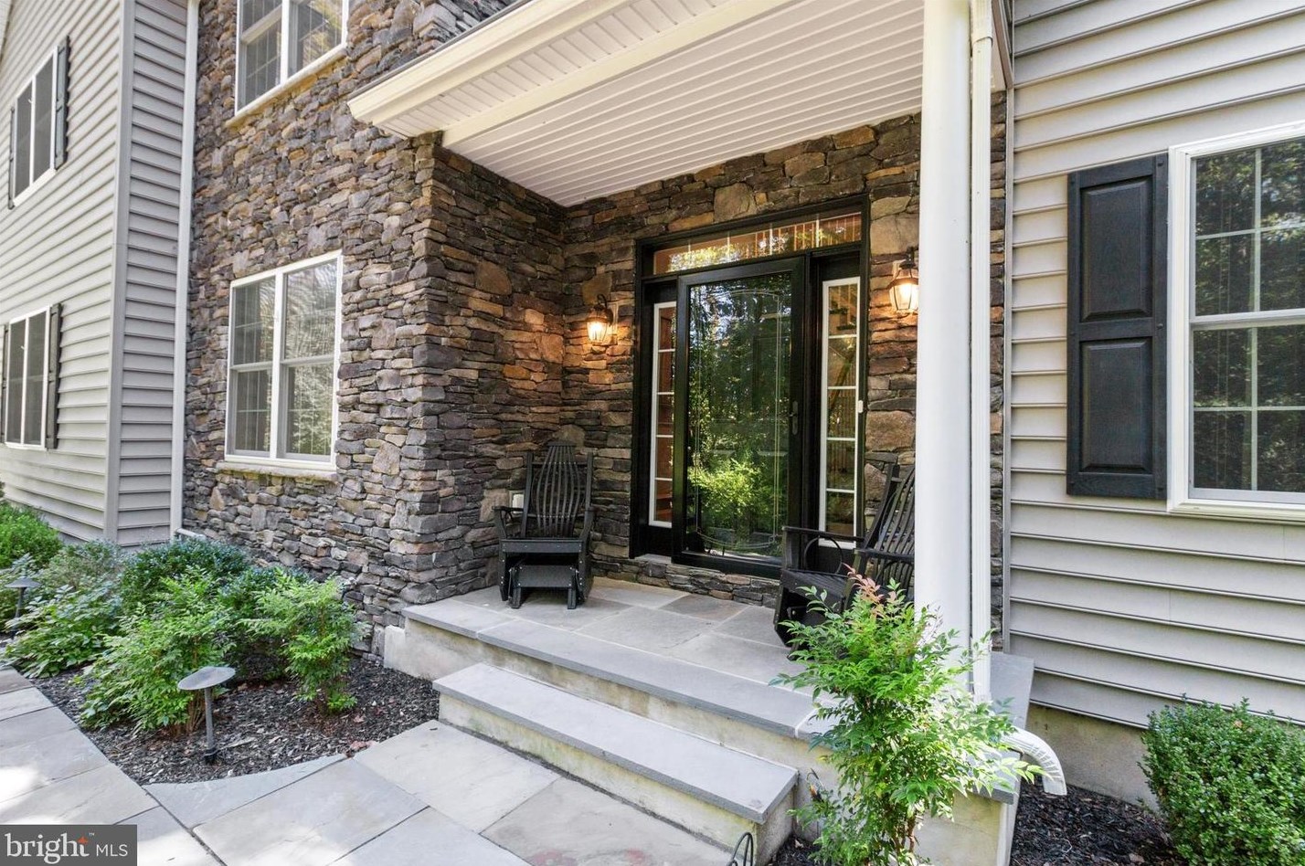 4 Morningside Dr, Yardley, PA 19067
