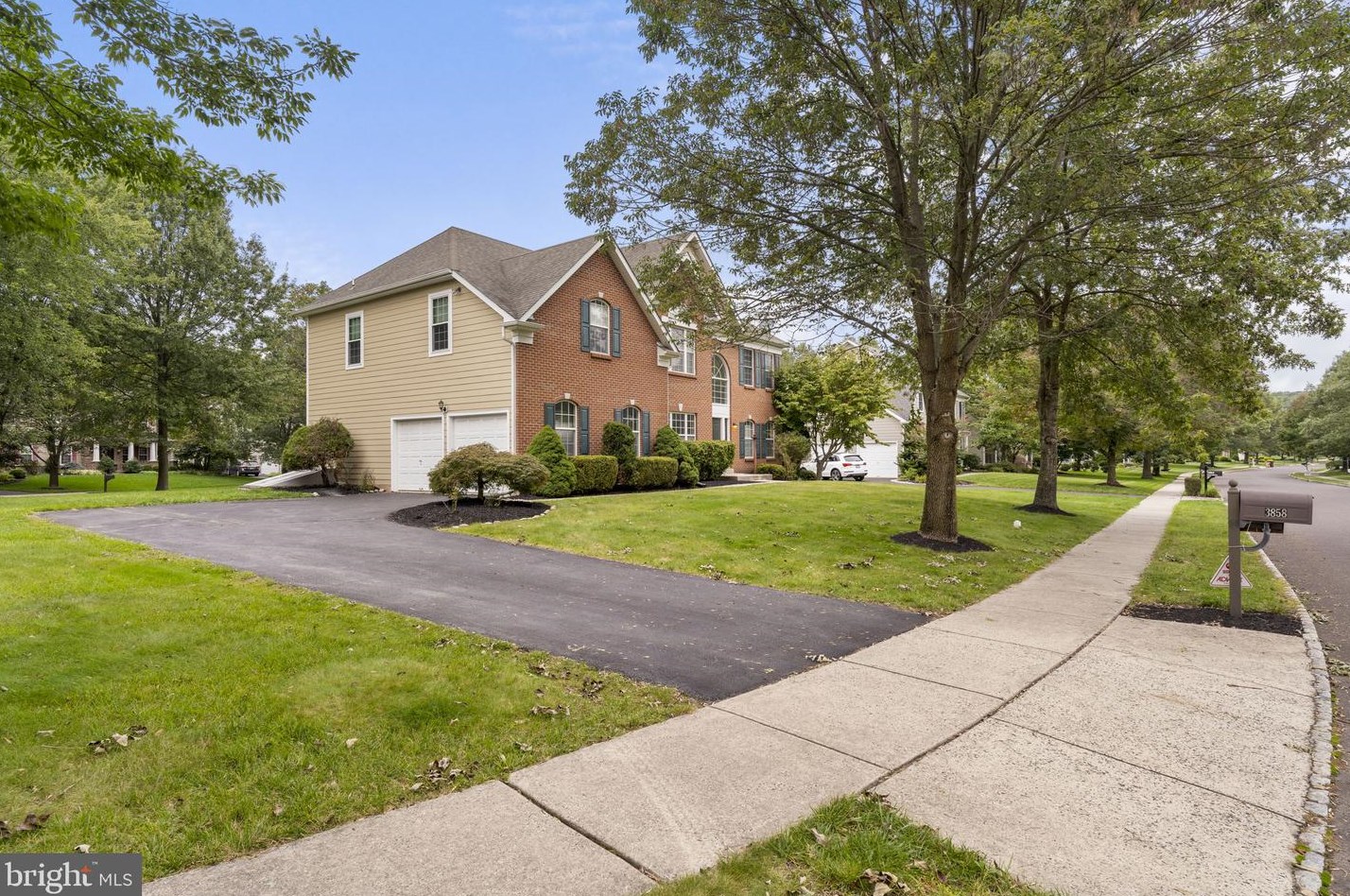 3858 Charter Club Dr, Gardenville, PA