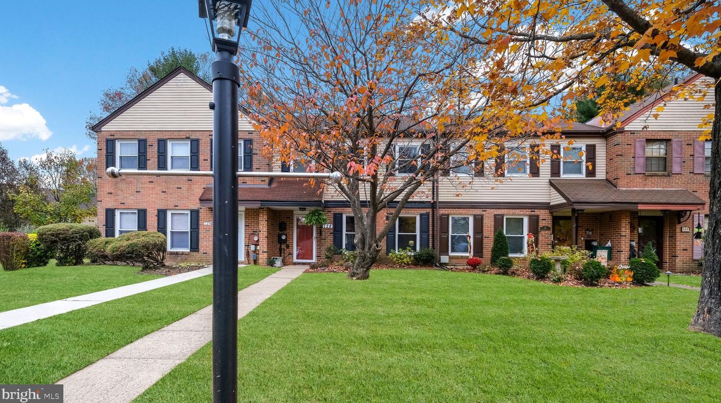 128 Garrison Ct, Langhorne, PA 19047