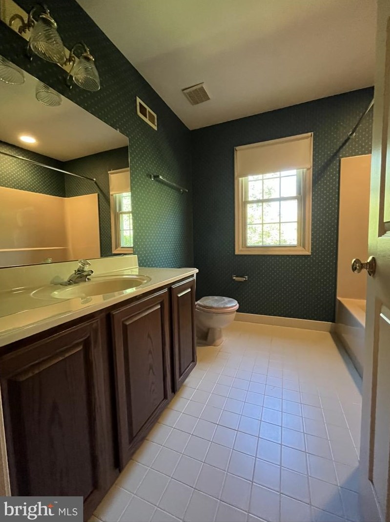 645 Chatham Ct, Chalfont PA 18914-2061 exterior