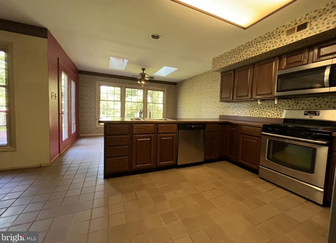 645 Chatham Ct, Chalfont PA 18914-2061 exterior