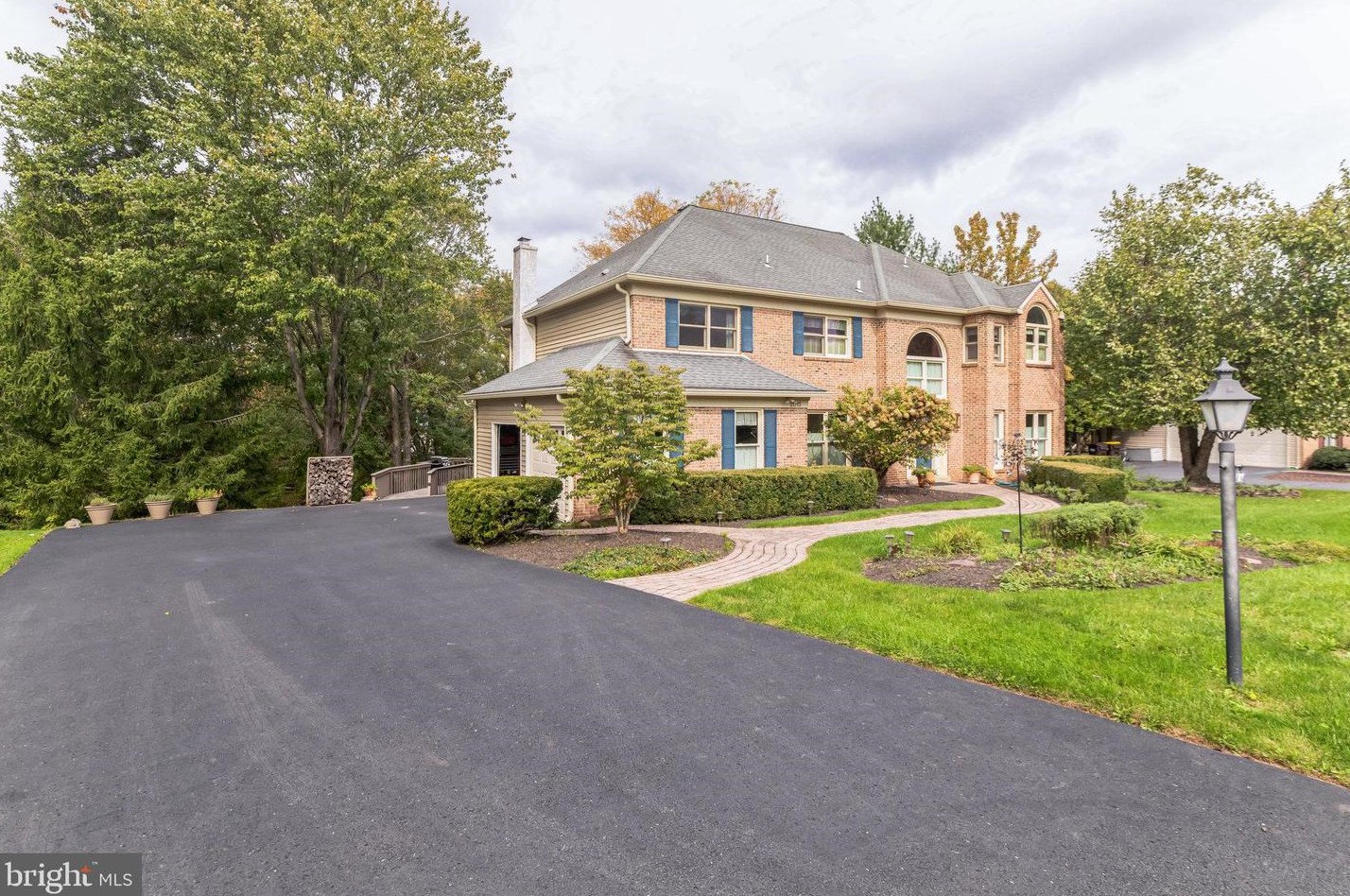 2015 Country Club Dr, Gardenville, PA