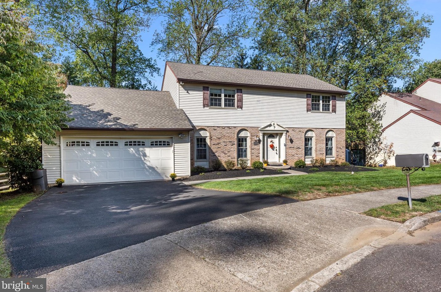903 Edgewood Ln, Langhorne, PA 19053-1932