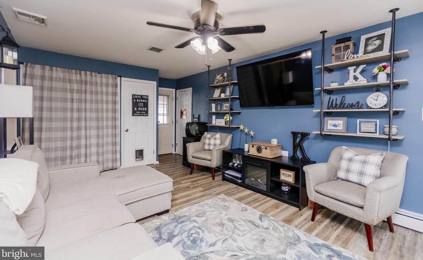 19 Idlewild Rd, Levittown, PA 19057