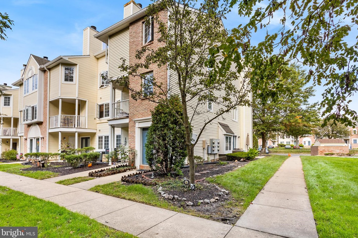 159 Naomi Ct, Levittown, PA 19057-3636