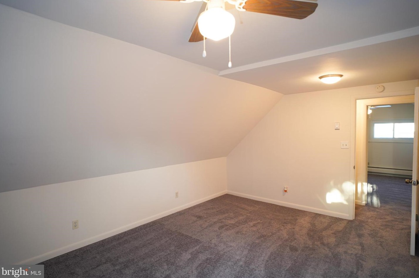 27 Inbrook Rd, Levittown PA  19057-2303 exterior