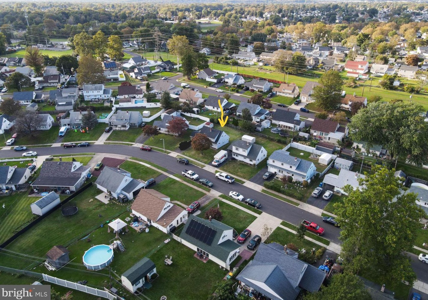 27 Inbrook Rd, Levittown PA  19057-2303 exterior