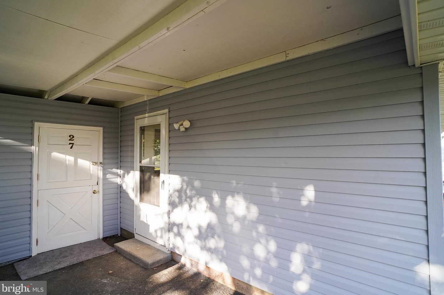 27 Inbrook Rd, Levittown PA  19057-2303 exterior