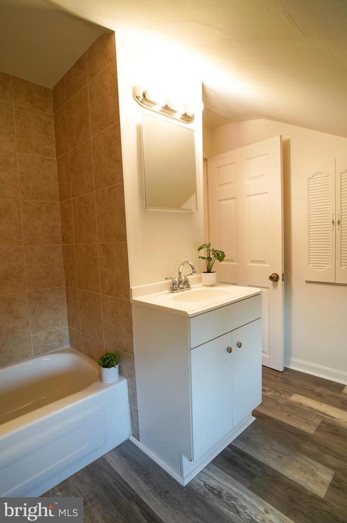 27 Inbrook Rd, Levittown PA  19057-2303 exterior