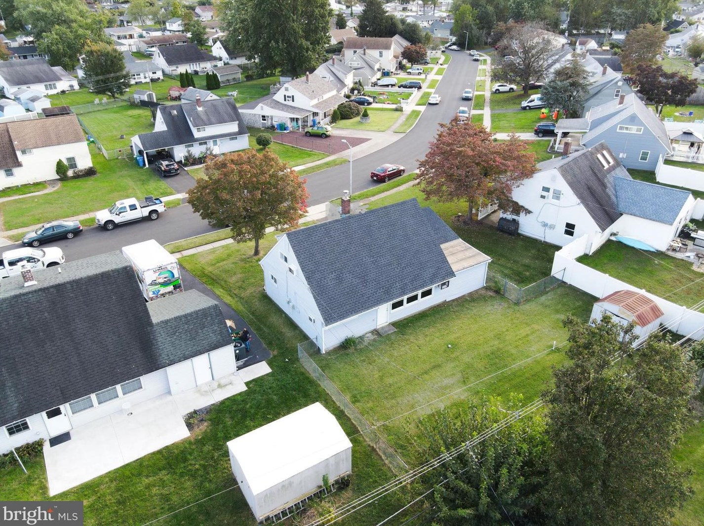 27 Inbrook Rd, Levittown PA  19057-2303 exterior