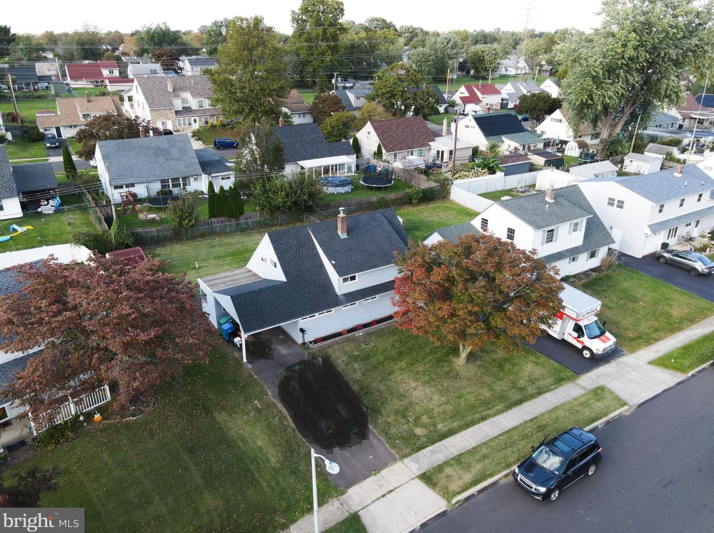 27 Inbrook Rd, Levittown PA  19057-2303 exterior