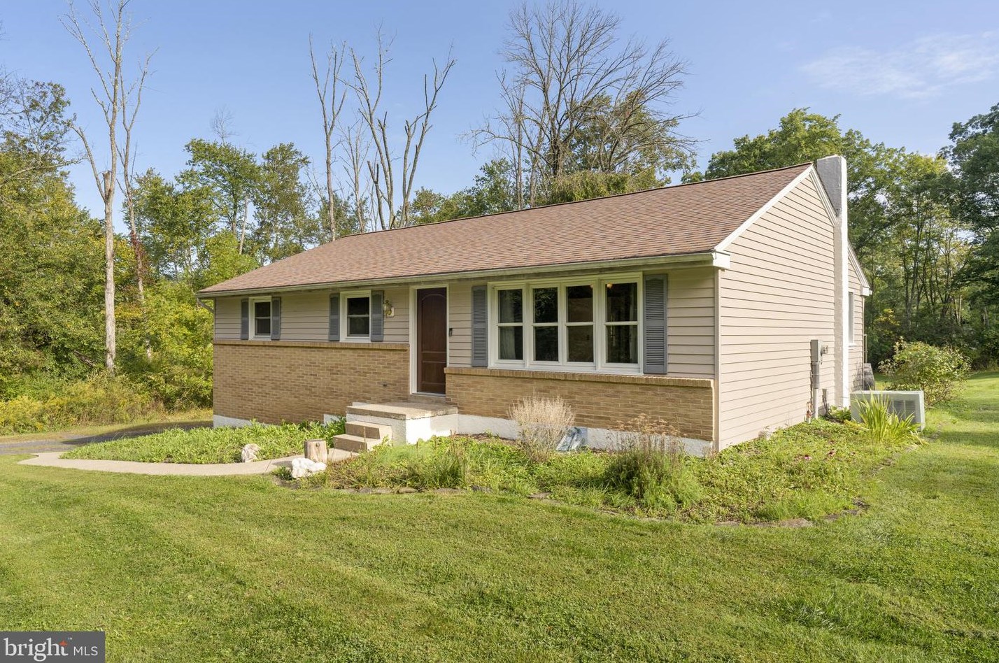 1429 Schwenkmill Rd, Perkasie, PA 18944-2111