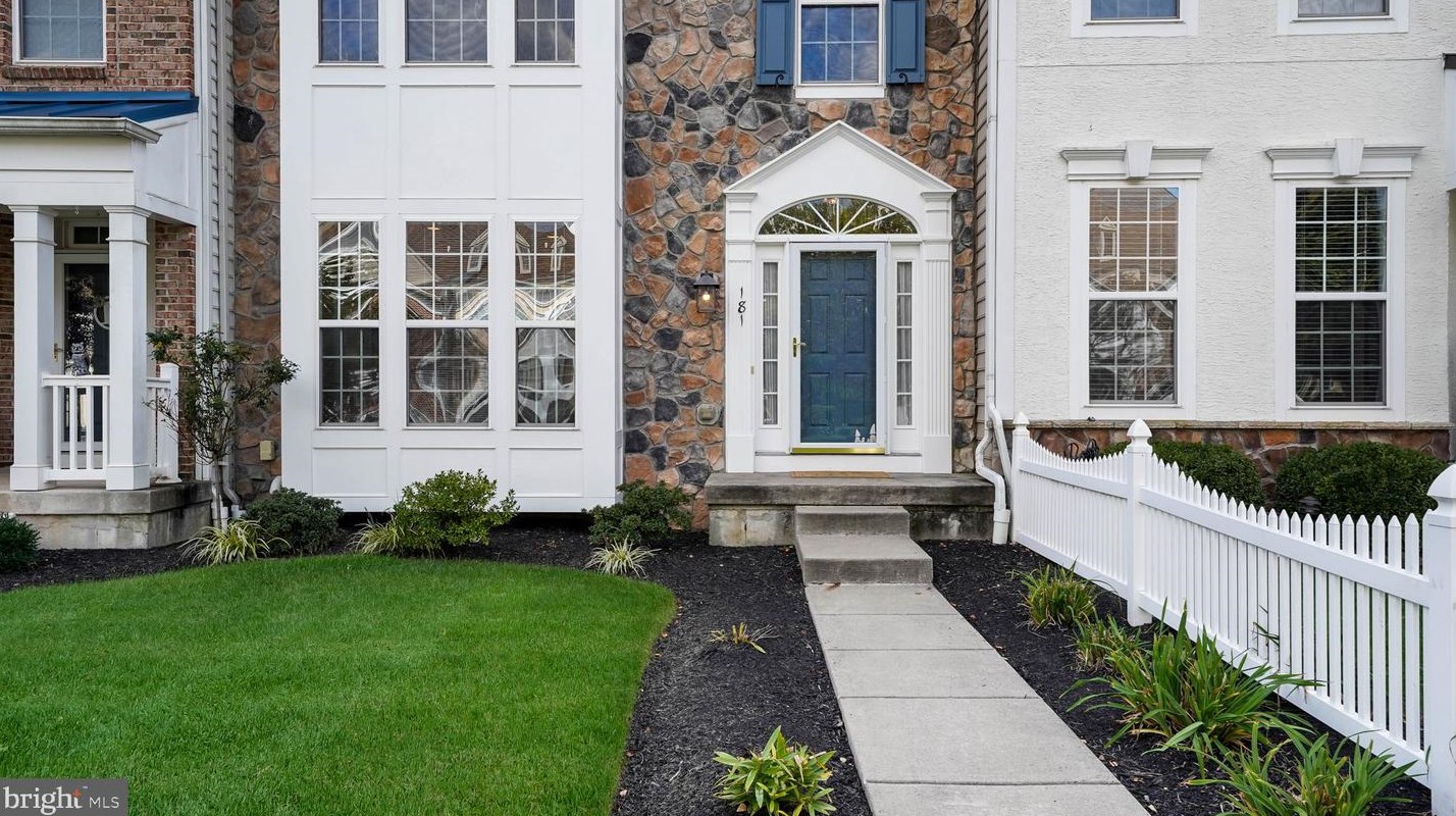 181 Pipers Inn Dr, Fountainville, PA 18923