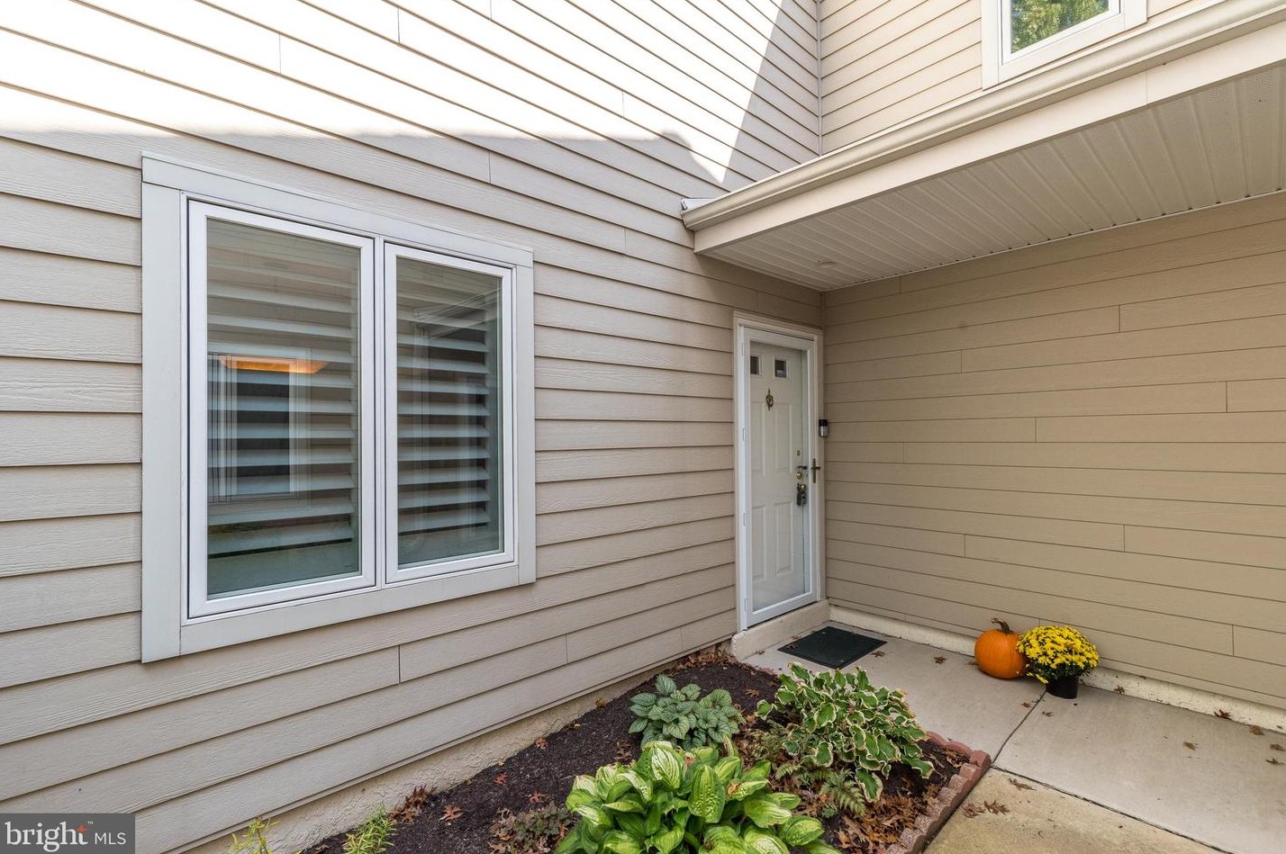 412 Henley Ct, Gardenville, PA