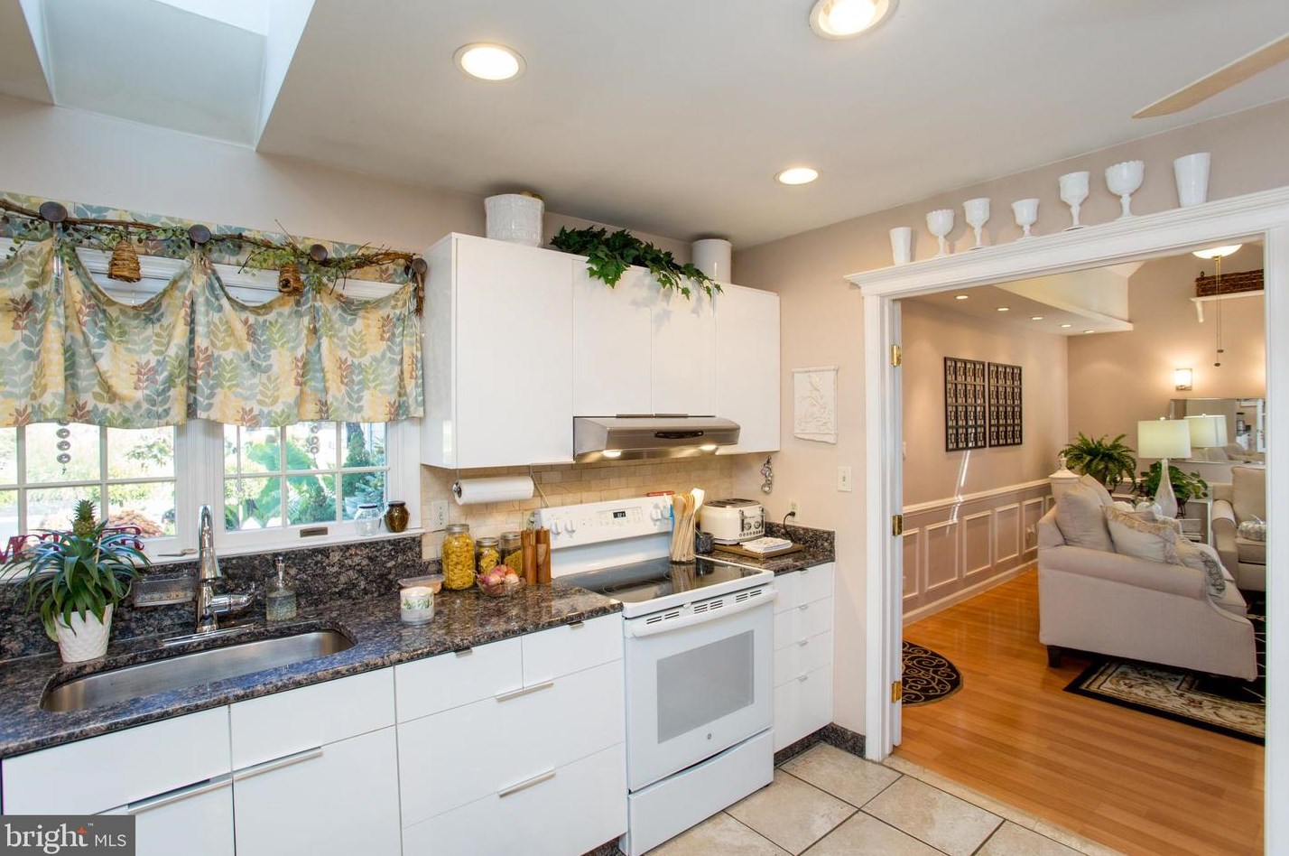 24 Rose Apple Rd, Levittown PA  19056-2318 exterior