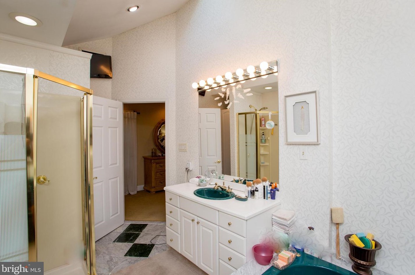 24 Rose Apple Rd, Levittown PA  19056-2318 exterior